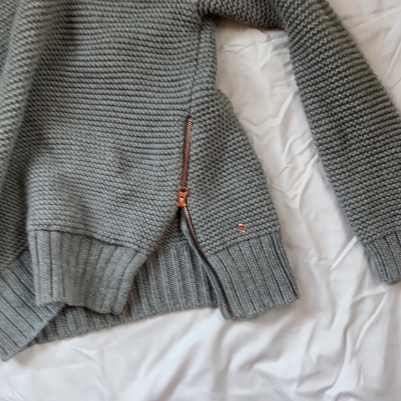 Lululemon sweater - Picture 3 of 3